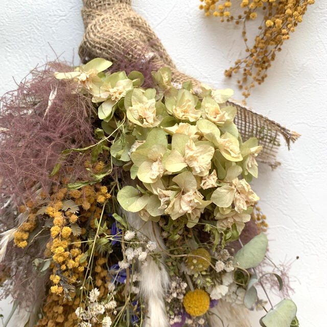 ドライフラワー　ミモザ&紫陽花&スモークツリーのナチュラルなスワッグ  710 ハンドメイドのフラワー/ガーデン(ドライフラワー)の商品写真