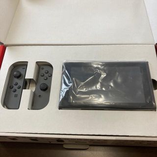 ニンテンドースイッチ(Nintendo Switch)のswitch 任天堂　本体　グレー(家庭用ゲーム機本体)