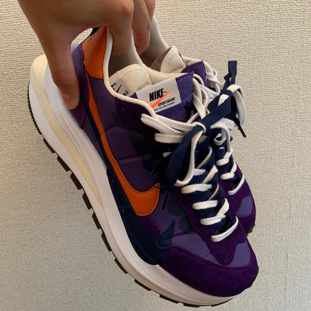 NIKE(ナイキ)のsacai vaporwaffle darkiris メンズの靴/シューズ(スニーカー)の商品写真