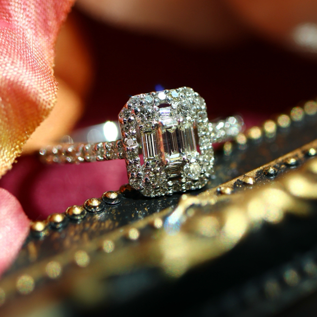 SALE! バゲットダイヤモンドリング ハーフエタニティ pt レディースのアクセサリー(リング(指輪))の商品写真