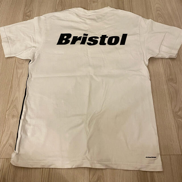 F.C.R.B.(エフシーアールビー)のFCRB bristol  BIG STAR Tシャツ 19ss 白 Ｓ　美品 メンズのトップス(Tシャツ/カットソー(半袖/袖なし))の商品写真