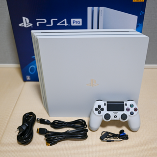 ソニー(SONY)の【美品】PlayStation 4 Pro グレイシャー ホワイト 1TB(家庭用ゲーム機本体)