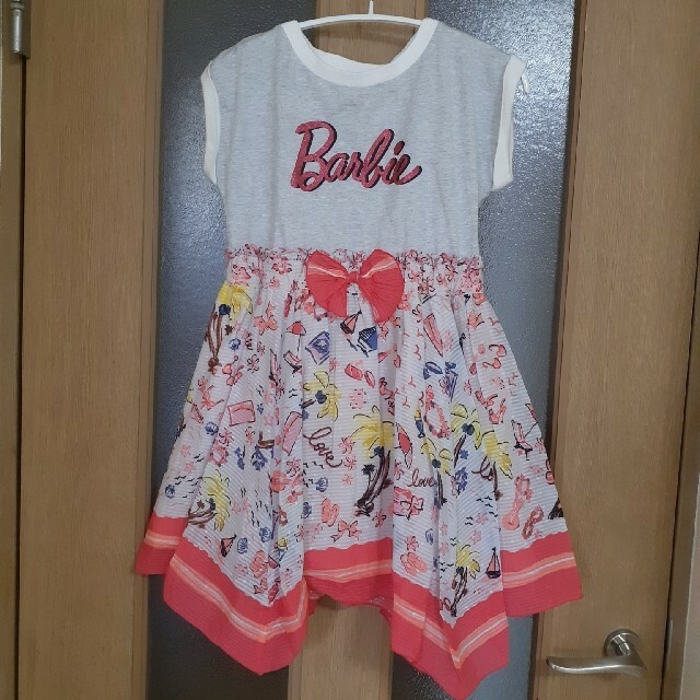 Barbie(バービー)のバービー　切り替えワンピース　130 キッズ/ベビー/マタニティのキッズ服女の子用(90cm~)(ワンピース)の商品写真