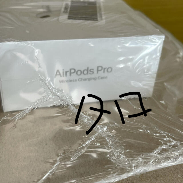 Apple(アップル)のAirPods pro  スマホ/家電/カメラのオーディオ機器(ヘッドフォン/イヤフォン)の商品写真