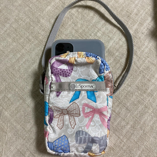 LeSportsac(レスポートサック)のamber889 様 専用　レスポートサック リボン柄 スマホケース レディースのバッグ(その他)の商品写真