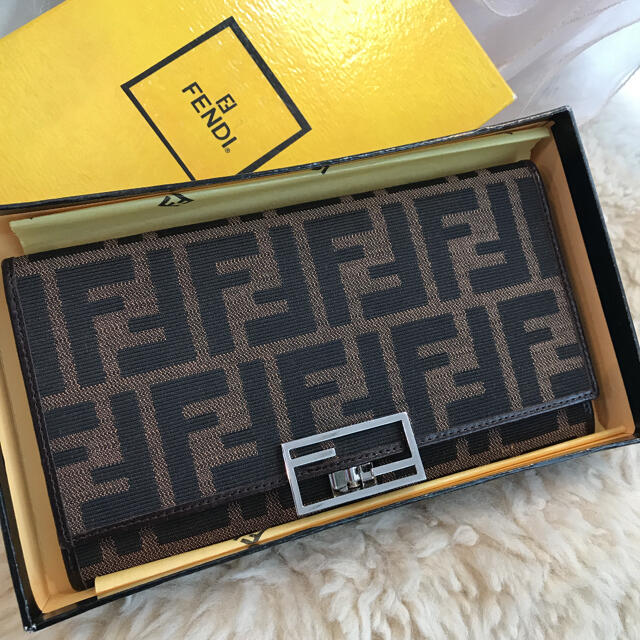 ☆美品☆FENDI フェンディ ズッカ柄 ロゴクリップ 長財布