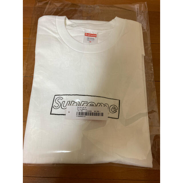 Supreme(シュプリーム)のsupreme kaws chalk box logo tee 白 M メンズのトップス(Tシャツ/カットソー(半袖/袖なし))の商品写真