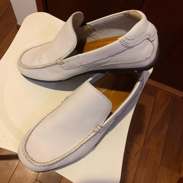ROCKPORT(ロックポート)のROCKPORTの白の革製スリッポン メンズの靴/シューズ(スリッポン/モカシン)の商品写真