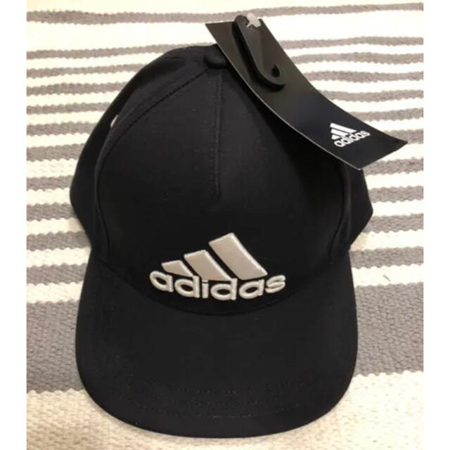 adidas(アディダス)の新品　adidas キッズ　フラット　キャップ　帽子　熱中症対策 メンズの帽子(キャップ)の商品写真