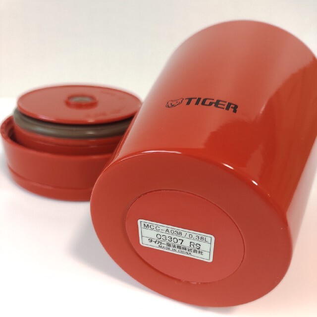 TIGER(タイガー)の【未使用】タイガー スープジャー 380ml 赤 MCC-A038 インテリア/住まい/日用品のキッチン/食器(弁当用品)の商品写真