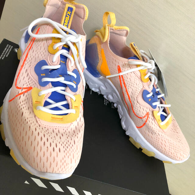 NIKE(ナイキ)の新品W NIKE NSW REACT VISION 9 26cmリアクトビジョン レディースの靴/シューズ(スニーカー)の商品写真