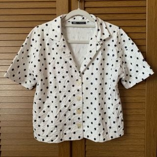 ザラ(ZARA)の新品未使用　zara  ドット柄シェルボタンブラウスシャツ(シャツ/ブラウス(半袖/袖なし))