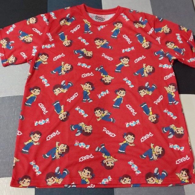 サンリオ(サンリオ)のペコちゃん柄のTシャツLL メンズのトップス(Tシャツ/カットソー(半袖/袖なし))の商品写真