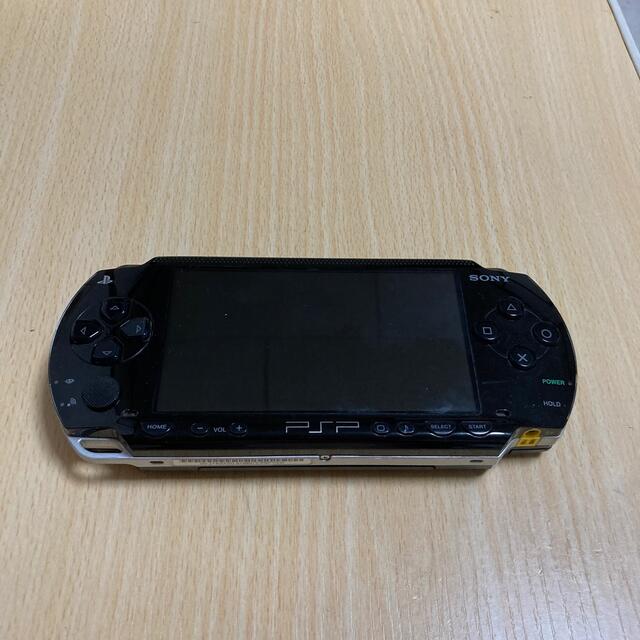 SONY(ソニー)のPSP 本体　ブラック　充電器 エンタメ/ホビーのゲームソフト/ゲーム機本体(携帯用ゲーム機本体)の商品写真