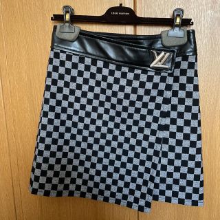 ルイヴィトン(LOUIS VUITTON)のほぼ新品 ルイヴィトン ダミエ ロック ラップ スカート 36(ひざ丈スカート)