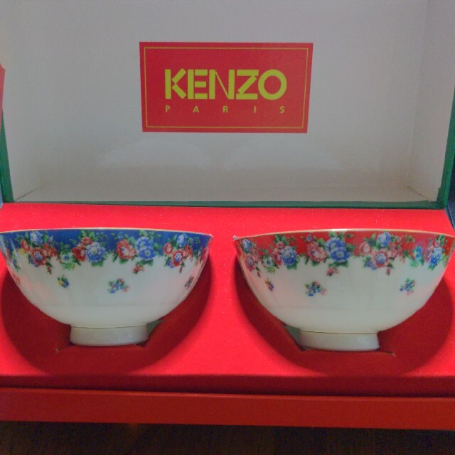 KENZO(ケンゾー)のケンゾー　KENZO  ペアライスボール　コムアンジャルダン　ご飯茶碗　夫婦　花 インテリア/住まい/日用品のキッチン/食器(食器)の商品写真