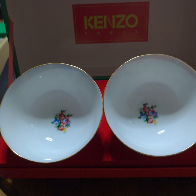 KENZO(ケンゾー)のケンゾー　KENZO  ペアライスボール　コムアンジャルダン　ご飯茶碗　夫婦　花 インテリア/住まい/日用品のキッチン/食器(食器)の商品写真