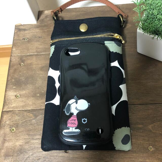 marimekko(マリメッコ)のスマホケース　スマホポーチ　かわいい！　ハンドメイド　マリメッコ  ウニッコ ハンドメイドのファッション小物(ポーチ)の商品写真