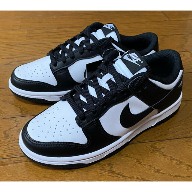 【新品】NIKEウィメンズダンクLOW ２５cm