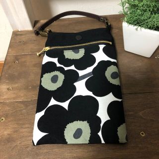 マリメッコ(marimekko)のスマホケース　スマホポーチ　かわいい！　ハンドメイド　マリメッコ  ウニッコ(ポーチ)