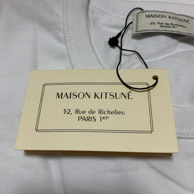 MAISON KITSUNE'(メゾンキツネ)のメゾンキツネ　ユニセックス　ヨガ　Sサイズ 新品未使用 レディースのトップス(Tシャツ(半袖/袖なし))の商品写真