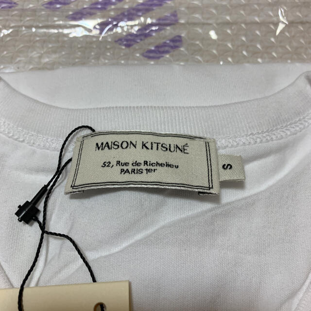 MAISON KITSUNE'(メゾンキツネ)のメゾンキツネ　ユニセックス　ヨガ　Sサイズ 新品未使用 レディースのトップス(Tシャツ(半袖/袖なし))の商品写真