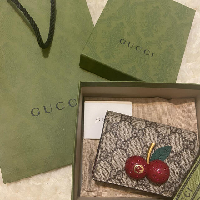 Gucci - グッチ チェリー(さくらんぼ) 付き GGスプリーム キャンバス ...