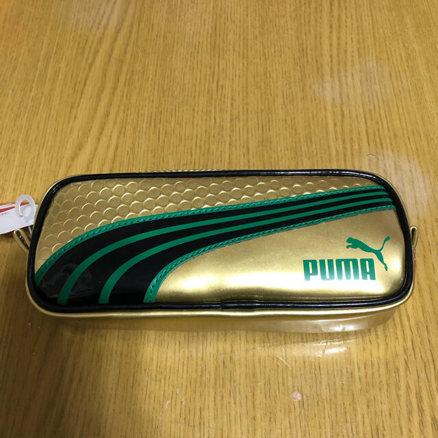 PUMA(プーマ)の・プーマ　メタリックカラーペンケース（ゴールド） ６９１ＰＭＧＬ PUMA インテリア/住まい/日用品の文房具(ペンケース/筆箱)の商品写真