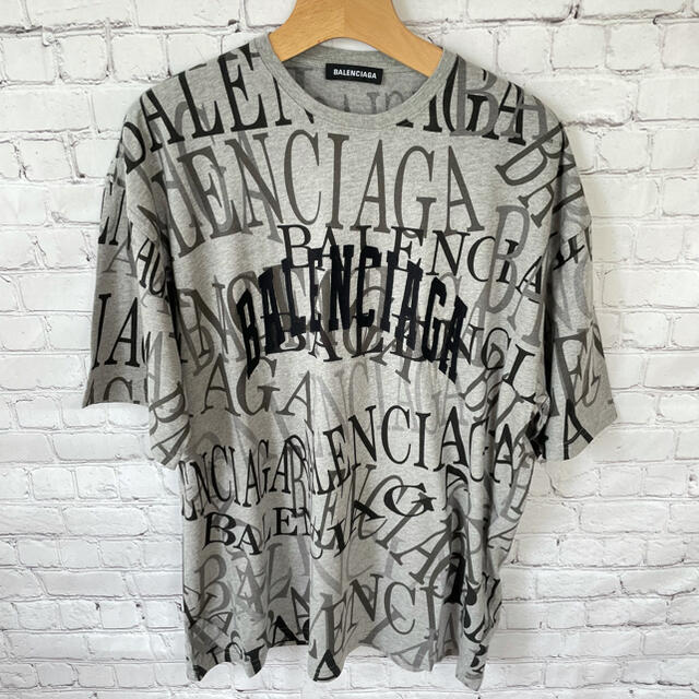 【新品未使用】BALENCIAGA バレンシアガ　Tシャツ　ロゴ入り　総柄71センチ身幅