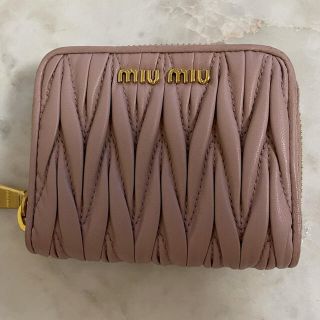 ミュウミュウ(miumiu)の✴︎リィリー様専用✴︎miumiu マトラッセ　レザー財布(財布)