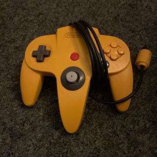 ニンテンドウ64(NINTENDO 64)のニンテンドー64 コントローラー　イエロー(家庭用ゲーム機本体)