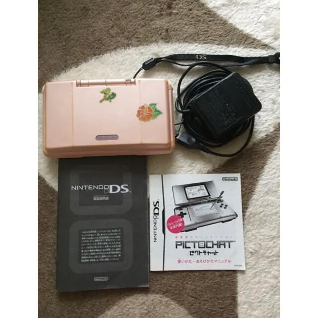 任天堂DS 本体 ピンク 中古 エンタメ/ホビーのゲームソフト/ゲーム機本体(携帯用ゲーム機本体)の商品写真