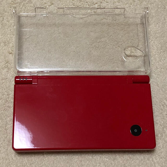 任天堂(ニンテンドウ)のNintendo DSi 本体 red エンタメ/ホビーのゲームソフト/ゲーム機本体(携帯用ゲーム機本体)の商品写真