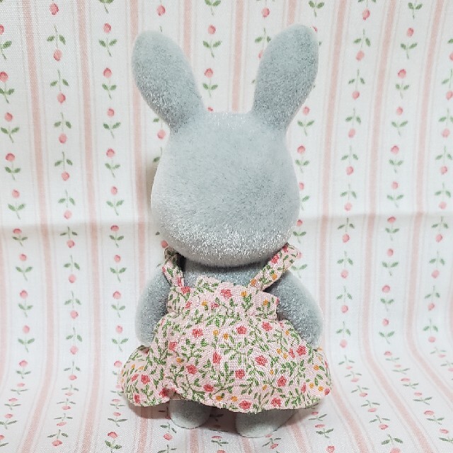EPOCH(エポック)のシルバニアファミリー　わたウサギの女の子　美品 エンタメ/ホビーのおもちゃ/ぬいぐるみ(キャラクターグッズ)の商品写真