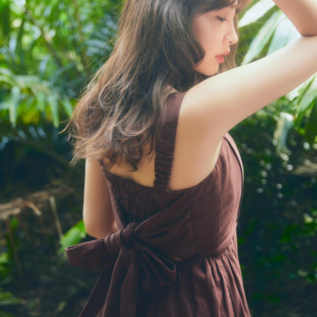 AKB48(エーケービーフォーティーエイト)のBack Ribbon Tiered Linen Dress herlipto レディースのワンピース(ロングワンピース/マキシワンピース)の商品写真