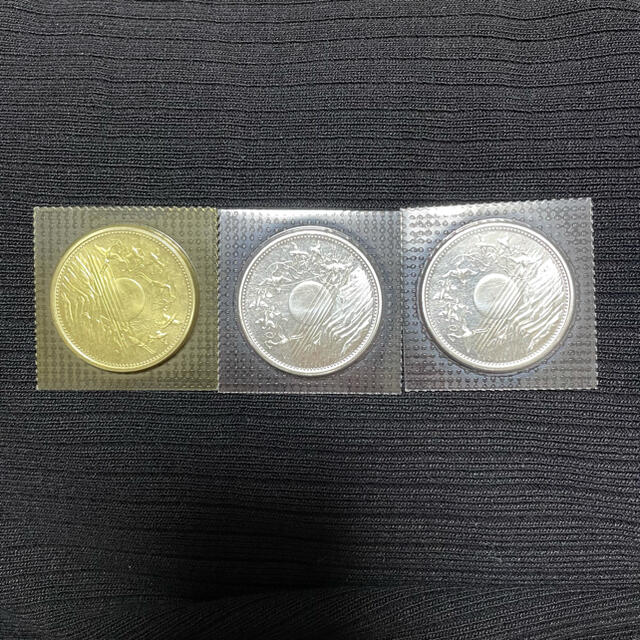 10000円銀貨　3枚 エンタメ/ホビーの美術品/アンティーク(貨幣)の商品写真