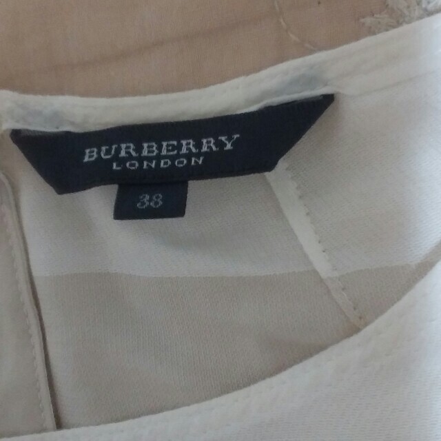 BURBERRY(バーバリー)のBURBERRYLondon限定値下げ レディースのトップス(シャツ/ブラウス(半袖/袖なし))の商品写真