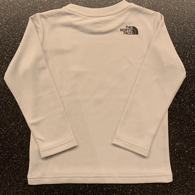 THE NORTH FACE(ザノースフェイス)の【新品】 THE NORTH FACE 長袖Tシャツ　グレー キッズ/ベビー/マタニティのキッズ服男の子用(90cm~)(Tシャツ/カットソー)の商品写真