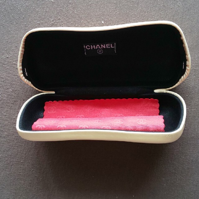 CHANEL(シャネル)の超美品❗️シャネル CHANEL メガネケース❗️ レディースのファッション小物(サングラス/メガネ)の商品写真