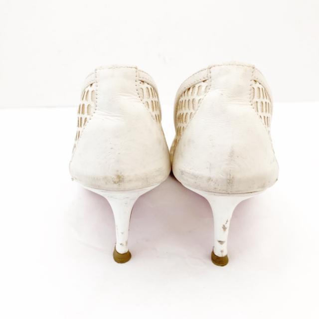 Christian Louboutin(クリスチャンルブタン)のクリスチャンルブタン パンプス 37 - 白 レディースの靴/シューズ(ハイヒール/パンプス)の商品写真