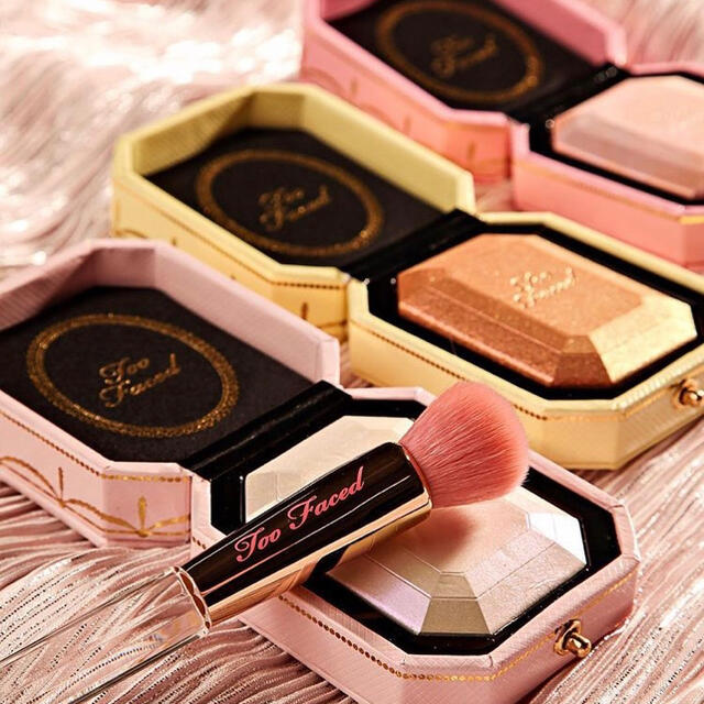 Too Faced(トゥフェイス)のtoo faced ♡ トゥーフェイスド　ハイライトブラシ　メイクブラシ　化粧品 コスメ/美容のメイク道具/ケアグッズ(ブラシ・チップ)の商品写真