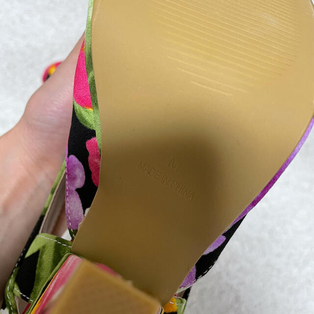 Lily Brown(リリーブラウン)のリリーブラウン　花柄パンプス レディースの靴/シューズ(ハイヒール/パンプス)の商品写真