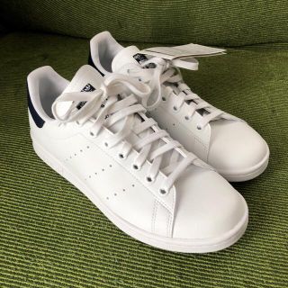 アディダス(adidas)の新品　スタンスミス　adidas ネイビー　25.0cm(スニーカー)