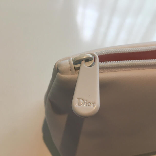 Dior(ディオール)のディオール  ポーチ　ホワイト　軽量 レディースのファッション小物(ポーチ)の商品写真