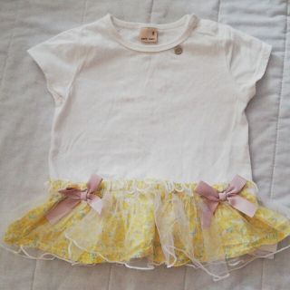 プティマイン(petit main)のptite main　イエローフラワー白Tシャツ　リボン&チュール付き女90cm(Tシャツ/カットソー)