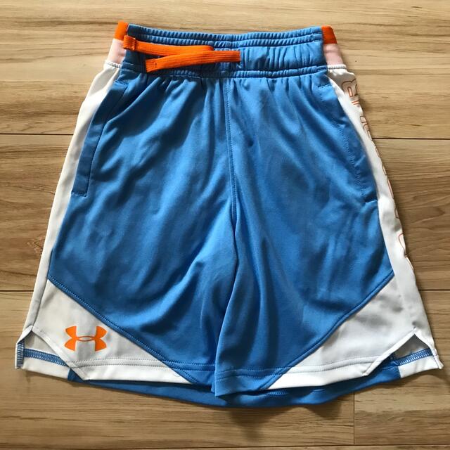 UNDER ARMOUR(アンダーアーマー)のサッカー　キッズ　パンツ 120㎝ キッズ/ベビー/マタニティのキッズ服男の子用(90cm~)(パンツ/スパッツ)の商品写真