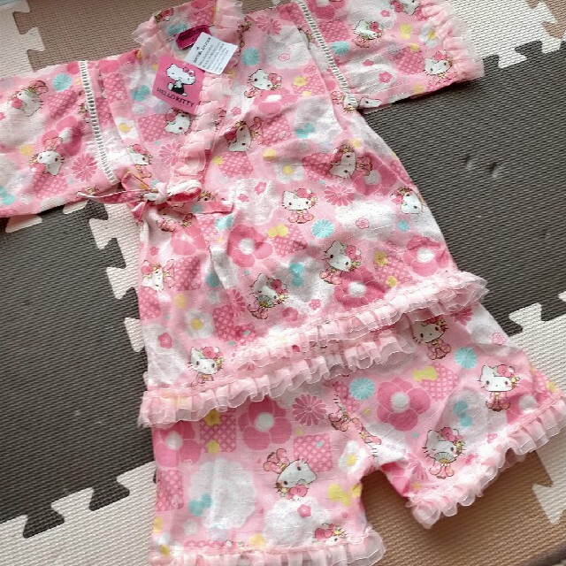 サンリオ(サンリオ)のキティちゃん 甚平 100cm キッズ/ベビー/マタニティのキッズ服女の子用(90cm~)(甚平/浴衣)の商品写真