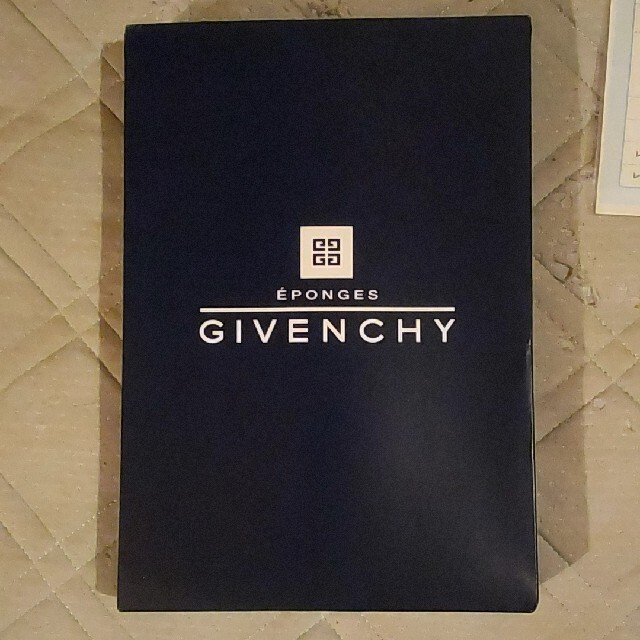 GIVENCHY(ジバンシィ)のGIVENCHYフェイスタオル、ゲストタオル箱無し インテリア/住まい/日用品の日用品/生活雑貨/旅行(タオル/バス用品)の商品写真