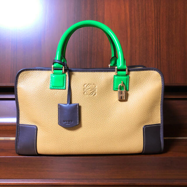 LOEWE(ロエベ)のロエベ　アマソナ36 AMAZONA 本革　LOEWE サンド レディースのバッグ(ハンドバッグ)の商品写真