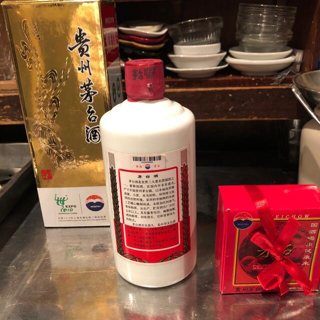 貴州茅台酒　未開封　38% 500ml 2010 食品/飲料/酒の酒(蒸留酒/スピリッツ)の商品写真